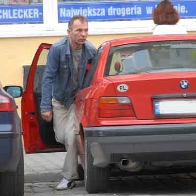 - Parkowanie powinno zostać bezpłatne, miejsce zawsze jakoś się znajdzie - mówi Mariusz Szumilas.