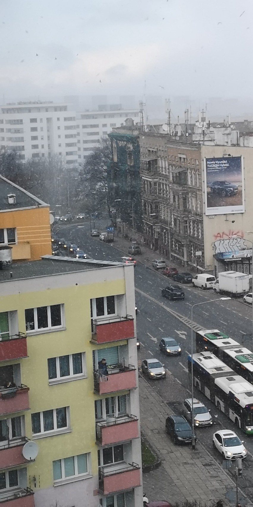 Zderzenie samochodów na skrzyżowaniu ul. Matejki i Malczewskiego