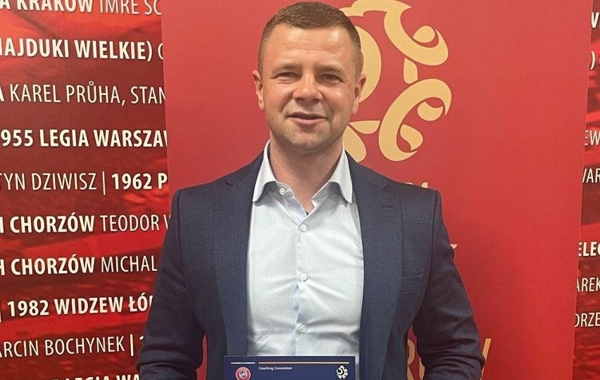 Trener Korony Kielce Kamil Kuzera uzyskał dyplom UEFA PRO....