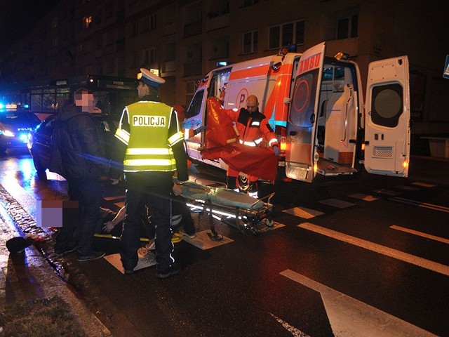 Starszy mężczyzna został potrącony na przejściu dla pieszych w centrum Szczecinka. 