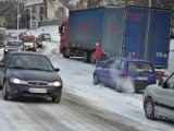 Atak zimy w Przemyślu. TIR-y zablokowały drogę [ZDJĘCIA]