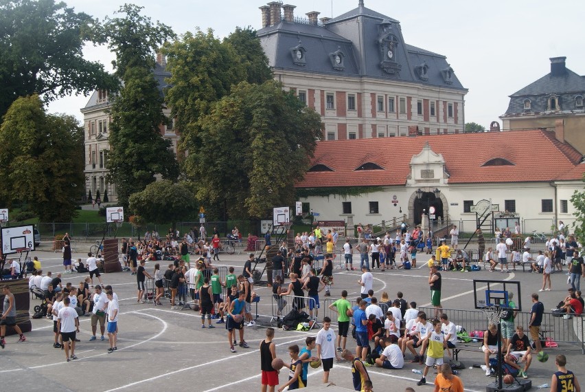 Pszczyna: W sobotę rynek opanowali koszykarze [ZDJĘCIA]