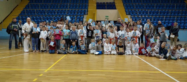 Uczestnicy zimowej akademii karate w Kielcach. 