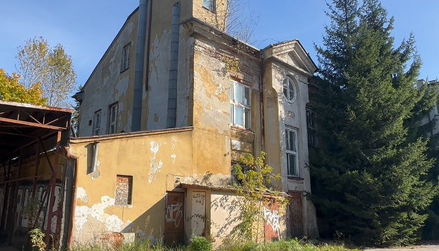 Zarząd powiatu radomszczańskiego ogłosił kolejny przetarg ustny na sprzedaż nieruchomości zabudowanej, położonej przy Al. Jana Pawła II w Radomsku