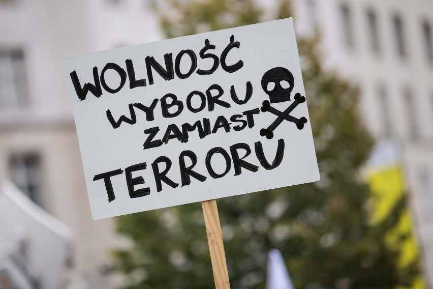 Czarny Protest przed Sejmem przeciw zaostrzeniu przepisów...