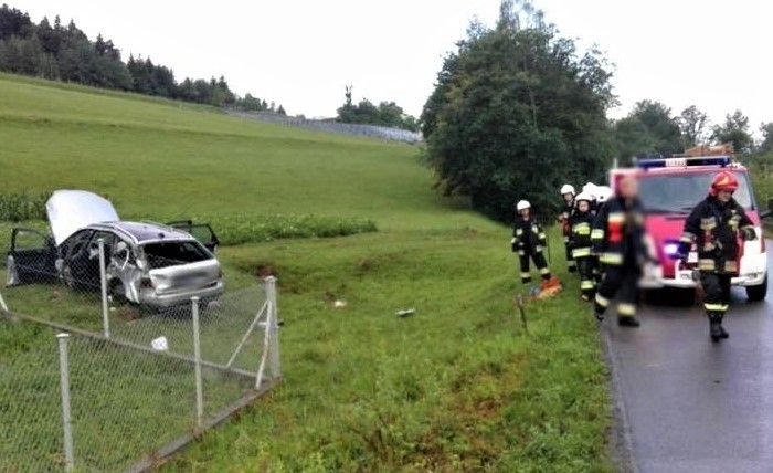 Wypadek pod Nowym Sączem. Nie żyje 18 -latka, kierowca uciekł z miejsca wypadku [AKTUALIZACJA]