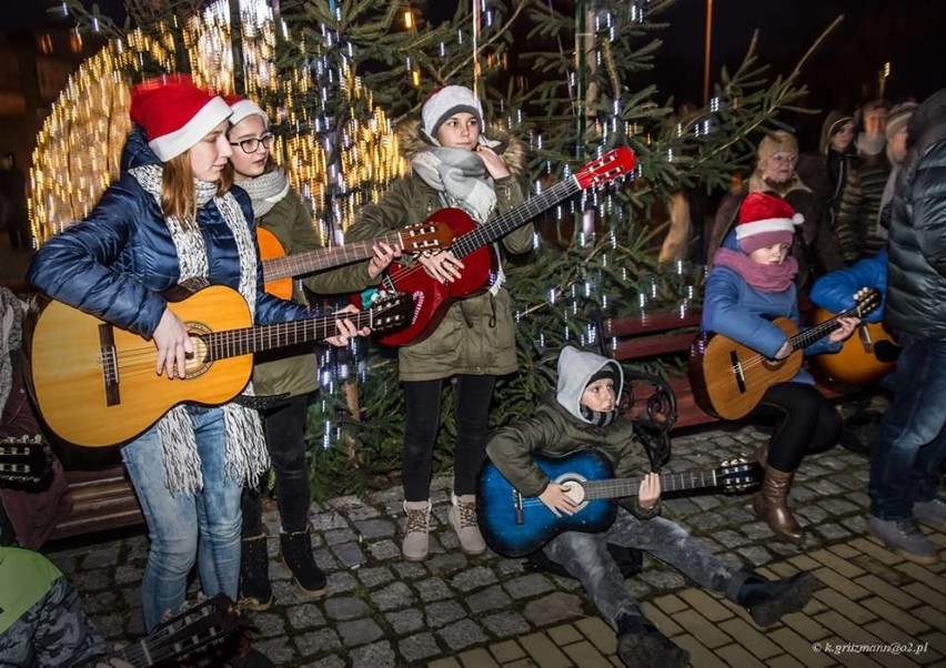 Wszyscy gitarzyści ze Starachowic zagrają razem kolędę podczas Jarmarku Bożonarodzeniowego