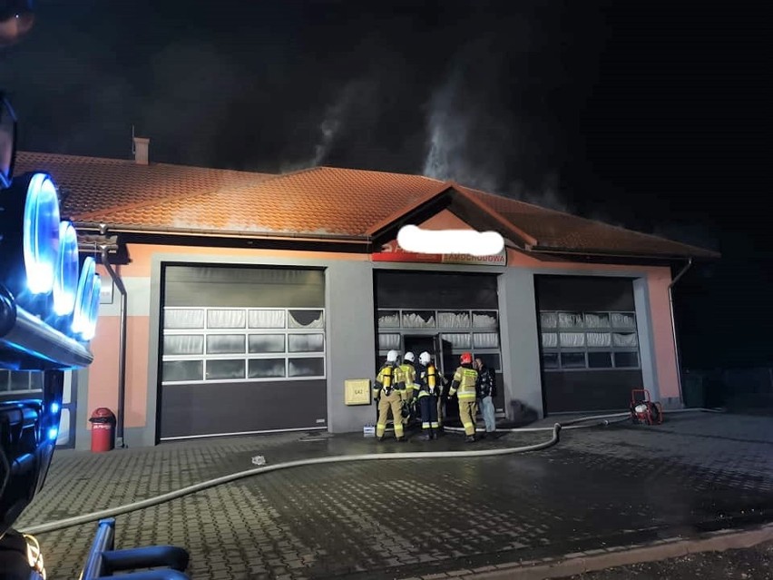 Pożar warsztatu samochodowego w Krzeszowicach. Spłonęły...