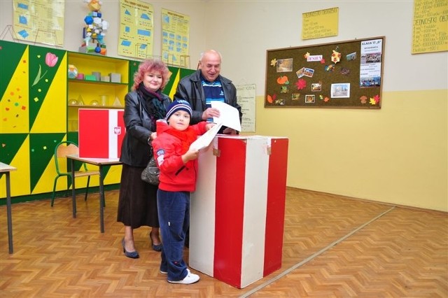 Mieszkancy Zagania glosowali w wyborach parlamentarnych. Uprawnieni do glosowania w wyborach do Sejmu i Senatu glosowali w niedziele 9  paLdziernika  w 14 lokalach wyborczych.