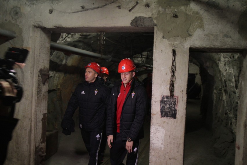 Piłkarze Górnika Zabrze zjechali pod ziemię w kopalni Guido ZDJĘCIA