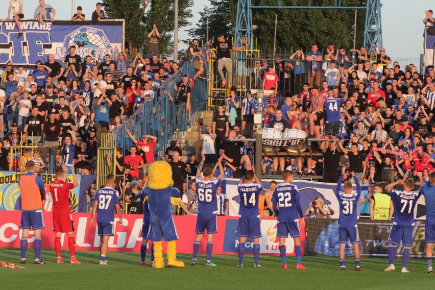 Ruch Chorzów - GKS Katowice 1:0. Tak cieszyli się kibice i piłkarze Niebieskich ZDJĘCIA