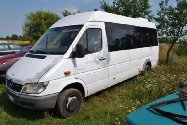 To pochodzący z kradzieży mercedes. Zwoleńscy policjanci zlokalizowali go na terenie jednego ze złomowisk.