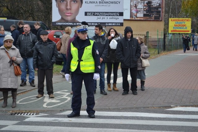 Częstochowa: Wszystkich Świętych 2016. Ruchem przy cmentarzach kieruje policja