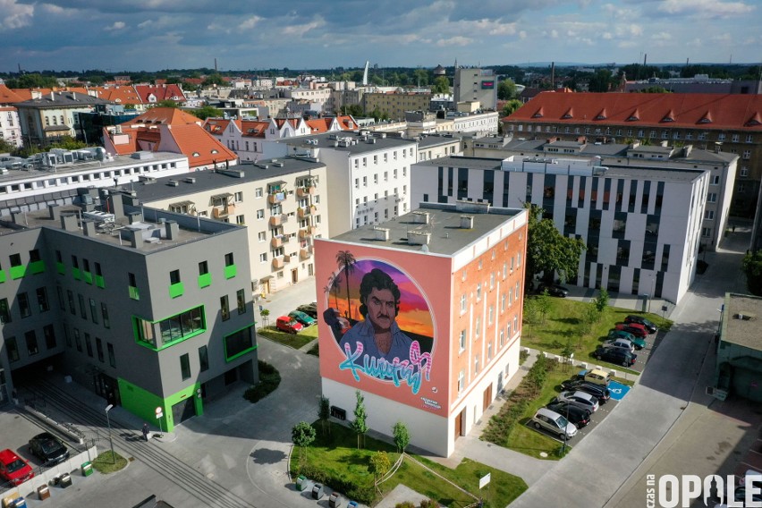 Mural Krzysztofa Krawczyk w Opolu gotowy. W sobotę oficjalne...