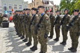 Uczniowie klas mundurowych z Żagania złożyli ślubowanie i pokazali swoje umiejętności w Dniu Kadeta