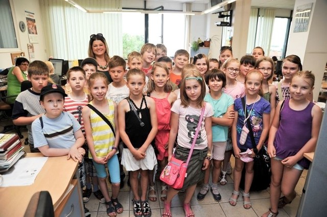 Naprawdę będziemy w gazecie? Hurra - cieszyły się dzieci z SP nr 7 w Białymstoku, gdy nasz fotoreporter robił im pamiątkowe zdjęcie.