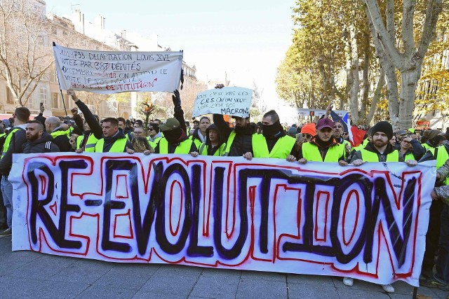 Protesty we Francji: Nie tylko Rosja. Francuzi wskazują na amerykańskie  działania dezinformacyjne na temat ruchu żółtych kamizelek | Portal i.pl