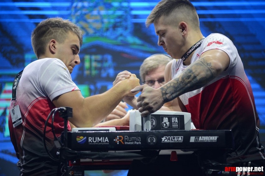 Zawodnicy Spartana Rymanów na podium mistrzostw świata w armwrestlingu. Patryk mistrzem, a Adrian wicemistrzem