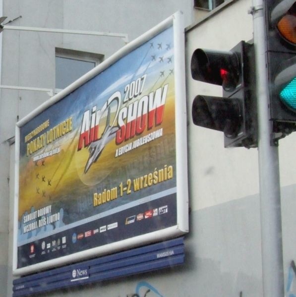 Ten billboard reklamujący międzynarodowe pokazy lotnicze w Radomiu zauważyliśmy przy ulicy Towarowej w Warszawie.
