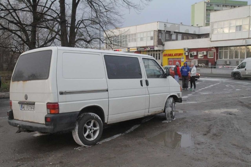 Wrocław: Ulica cała biała. Po wypadku busa z farbą