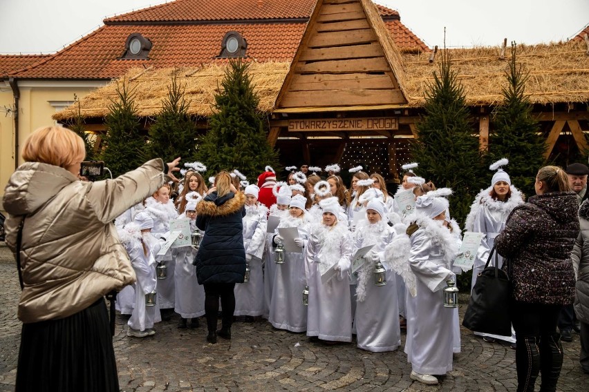 Ekumeniczna Wigilia Miejska 2019. Rynek Kościuszki pełen życzeń i zapachów świątecznych potraw (zdjęcia)