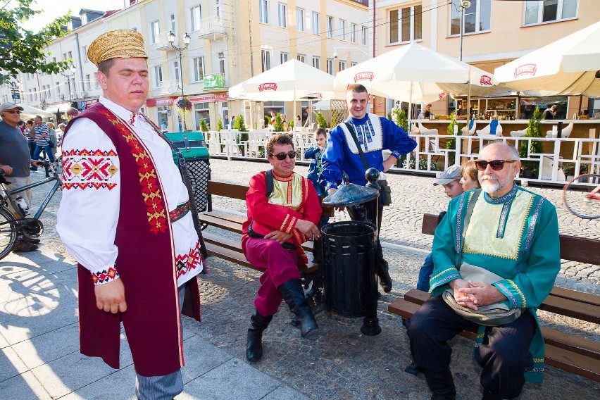 Podlaska Oktawa Kultur 2017. Kolorowa parada na Rynku...