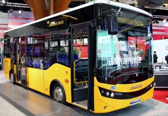 Europejska premiera Isuzu NovoCiti Life odbyła się w zeszłym roku w Berlinie. Niespełna 8-metrowy klimatyzowany autobus zabiera 63 pasażerów, w tym 24 na miejscach siedzących.