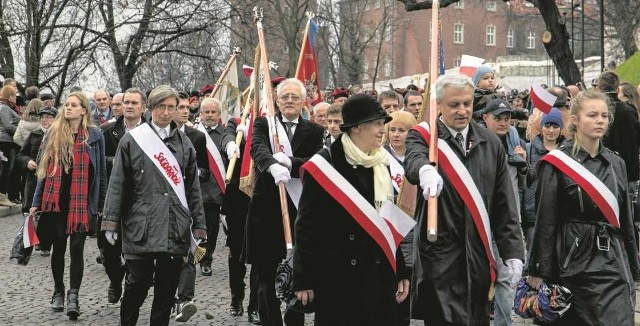 W pochodzie patriotycznym wzięli udział m.in. przedstawiciele związków zawodowych