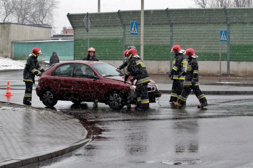 Kolizja aut przy ulicy Koszalińskiej w Słupsku.