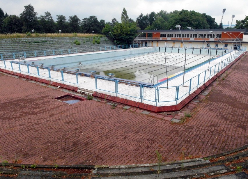 Remont pływalni Anilany. 50-metrowy basen zostanie otwarty w 2015 roku? [ZDJĘCIA]