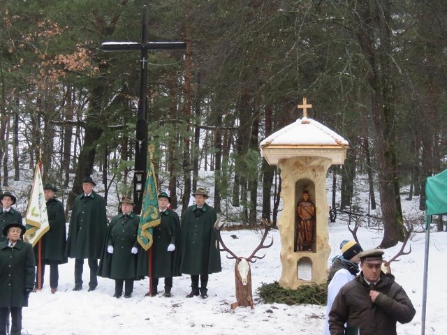 Uroczystość przy kapliczce świętego Huberta