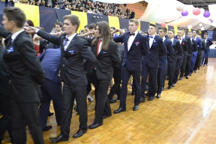 Studniówka 2016 VII Liceum Ogólnokształcącego im. M. Kopernika w Częstochowie [ZDJĘCIA]