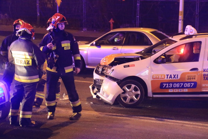 Strzelanina i obława we Wrocławiu. Są ranni, wśród nich policjant (ZDJĘCIA)