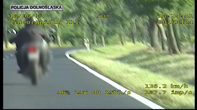 Motocyklista pędził przez miejscowość ponad 120 km/h