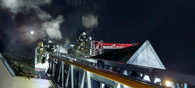 W akcji gaśniczej trwającej pięć godzin wzięło udział 24 strażaków z JRG PSP Pleszew, OSP Dobrzyca i OSP Kowalew