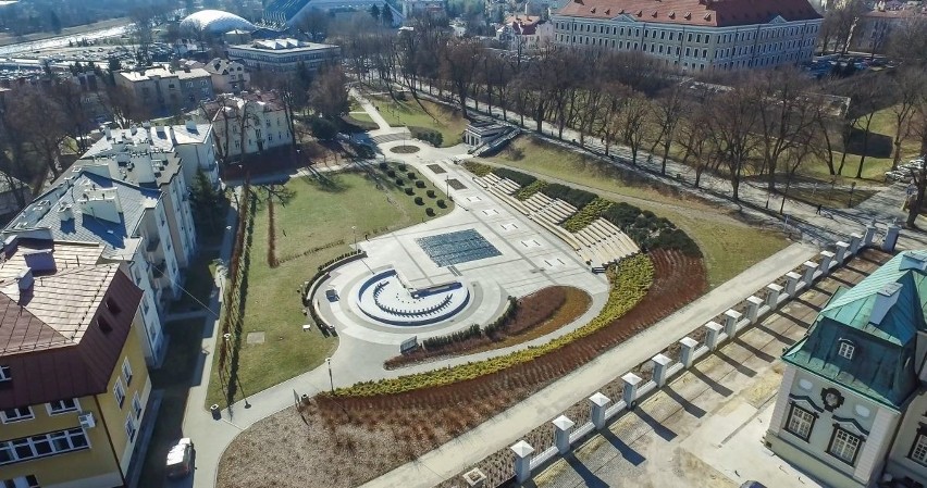 Podniebny Rzeszów. Śródmieście Południe tętni życiem [WIDEO]