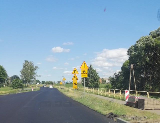 Na DK 15 obecnie prowadzone są prace na ponad 6 km drogi odcinek Karczewo-Wymokłe. Roboty zakończą się 24 lipca.