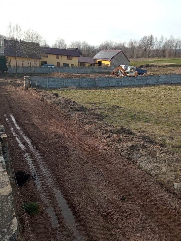 Przy cmentarzu w Bielinach powstaje parking i droga dojazdowa. To jedno z zadań w ramach prac rewitalizacyjnych