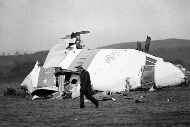 W zamachu na amerykański samolot nad szkockim miastem Lockerbie zginęło 270 osób.