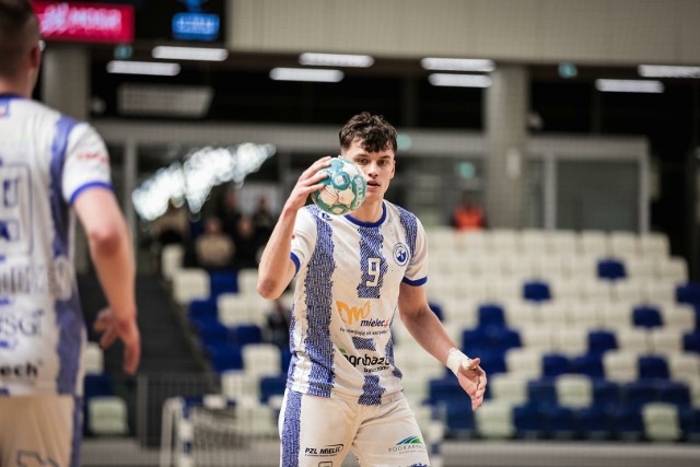 Handball Stal II Mielec z Kielc wraca bez punktów.