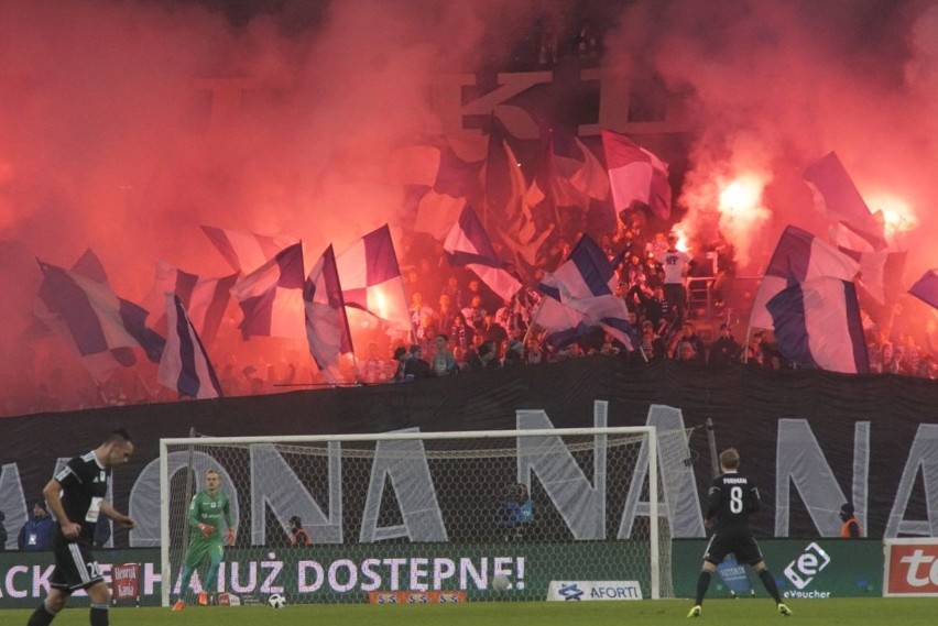 Podczas meczu Lech Poznań - Wisła Płock (2:1) atmosfera na...