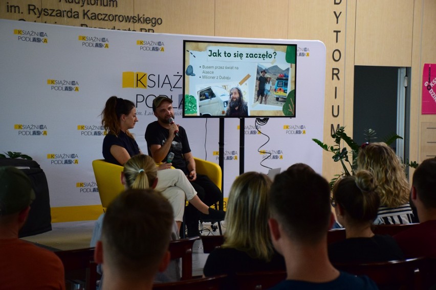 PodróżoVanie w Białymstoku. Kasia i Łukasz Gawlasowie odwiedzili Książnicę Podlaską (zdjęcia)