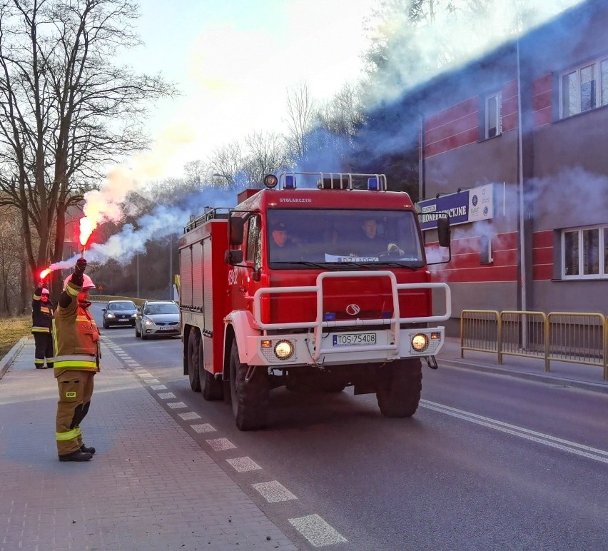 Strażacy z Bałtowa powitali swój nowy wóz w tradycyjny sposób (ZDJĘCIA, WIDEO)