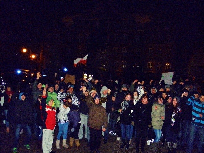 "Nie dla ACTA", "Donald ty matole, skąd będziesz ściągał...