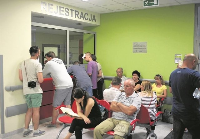 Eksperci uważają, że zapewnienie dostępu do leczenia wszystkim, nawet nieubezpieczonym, osobom przebywającym w naszym kraju, może wydłużyć kolejki do lekarzy rodzinnych