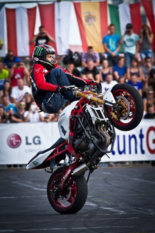 Akrobaci na motocyklach. Plus Stunt Grand Prix 2013 w Bydgoszczy