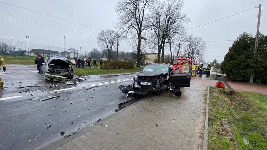 Wypadek za wypadkiem na S8 Wrocław - Warszawa. Z furgonetki wypadł silnik