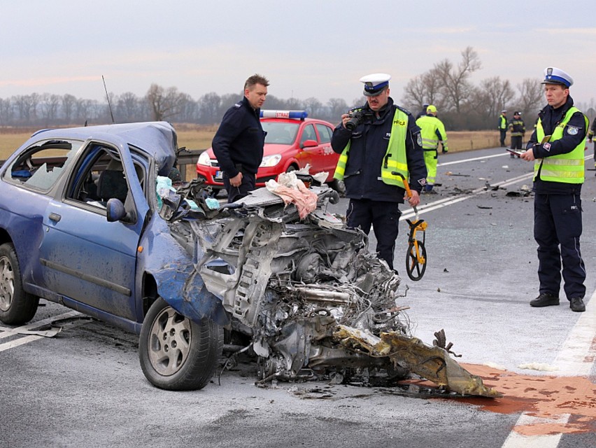 7 lutego 2014 r. zginął kierowca nissana. Zderzył się...