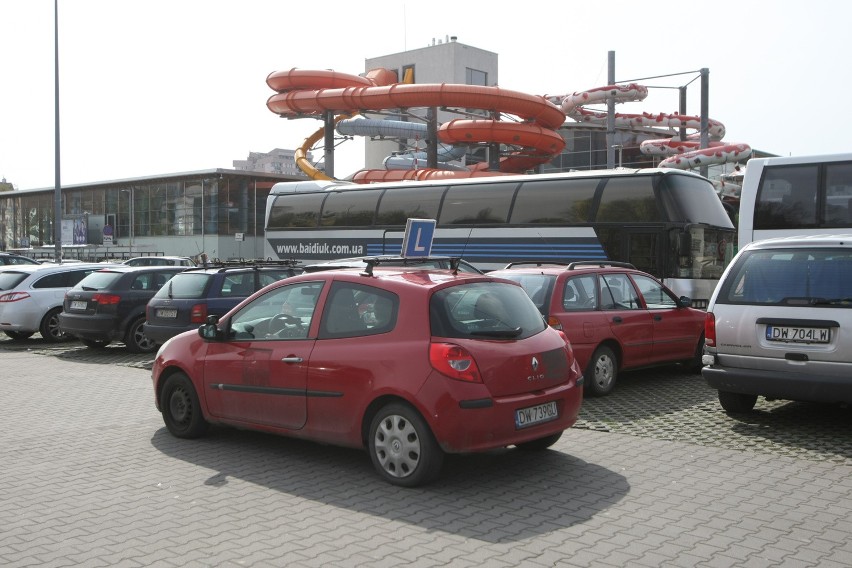 Parking przed Kauflandem należy do miasta. Szkoły jazdy mają...