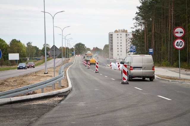 Przejeżdżając przez ulicę Zambrowską nareszcie nie trzeba stać w korkach.